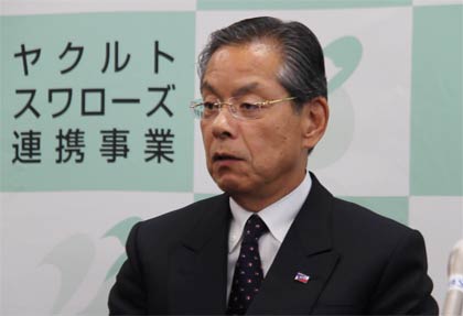 スワローズの衣笠球団社長
