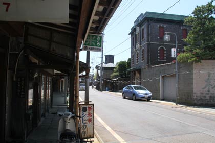 ことしも200を超すと思われる露店が並ぶ本町通り、学校町通り