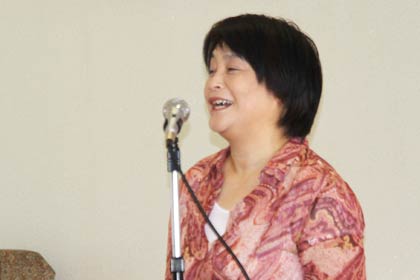 お礼の言葉を述べるNPO法人アビリティ燕の近藤理事長