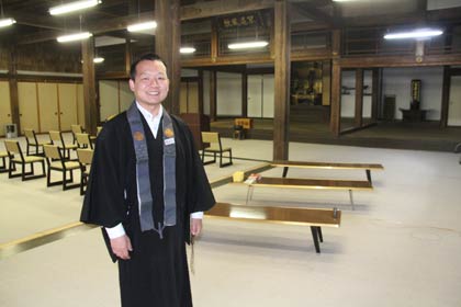 旧御堂で三条教務所の五辻さん