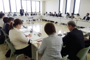27日開かれた平成25年度三条市子ども・若者総合サポート会議の第1回代表者会議