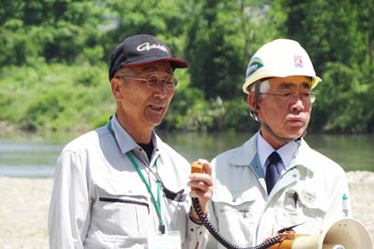 あいさつする五十嵐川漁業協同組合の山井組合長