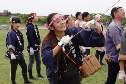 女性でつくる三条小町会も参戦