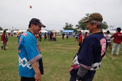凧合戦のひとこま