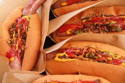 見るからにおいしそうなホットドッグ「Land Dog Pro.」、味も抜群
