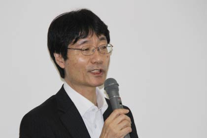 あいさつする鈴木市長