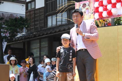 記念式典に青島健太さんも出演