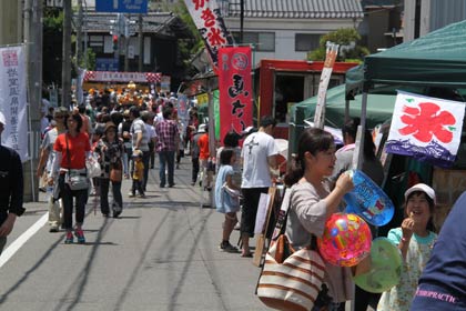 温泉街がこれまでにないにぎわいに