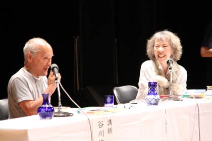 谷川さんは立見さんと対談形式で話を進めた