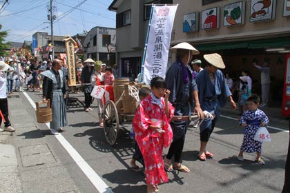 岩室温泉開湯三百年まつりの「ゆくみ行列」