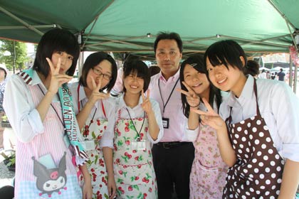 三条商業高校商業クラブのいかパン屋