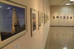30日まで燕市文化会館展示ホールで開かれている「水道の塔四季の写真コンテスト」