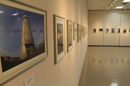 30日まで燕市文化会館展示ホールで開かれている「水道の塔四季の写真コンテスト」
