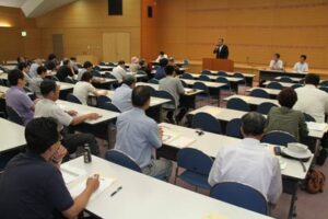15日、リサーチコアで開かれた三条市民向けの県央基幹病院に関する住民説明会