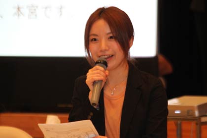 オープニングスピーチを行う本宮宏美さん