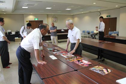 18日開かれた第71回分水おいらん道中写真コンテスト審査会