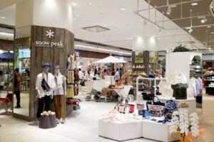 21日グラウンドオープンした横浜市西区のみなとみらいの「MARK IS みなとみらい」にオープンした「スノーピーク横浜みなとみらい」