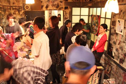ナイト･バザールで大にぎわいの酒場カンテツ