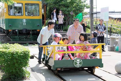 22、23の2日間、月潟まつりにあわせて「かぼちゃ電車保存会」も電車と駅舎の開放、トロッコ電車体験など