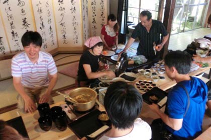 岩室温泉で月2回開かれている予約がとれないほどの人気の農家レストラン『やさいのへや』