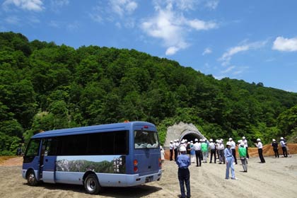 県境をまたぐ9号トンネルを越えた福島県只見町側