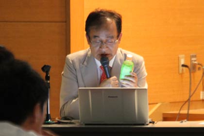 燕三条デザイン研究会×北川フラム講演会で講演する北川さん