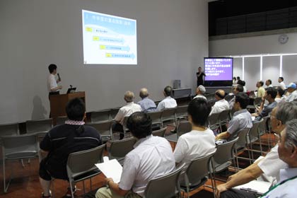 30日、燕市役所つばめホールで開かれた「市長とのふれあいトーク」