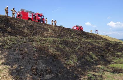 1日に2回も枯れ草が燃える火事があった三条市田島2地内の五十嵐川河川敷