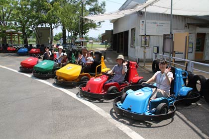 燕市交通公園が導入した新しい5台のゴーカート