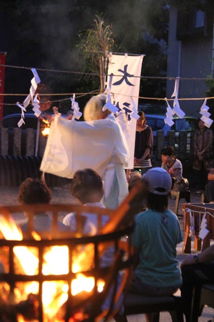 燕・戸隠神社の夏越の大はらえで震災復興祈願の演舞「天孫降臨舞」