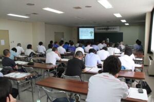 4日開かれた第1回つばめ未来産業セミナー「航空機産業におけるモノづくりの現場」