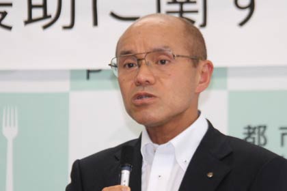 あいさつする桜井市長