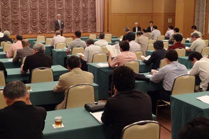 4日開かれた県央医師会応急診療所現況報告会
