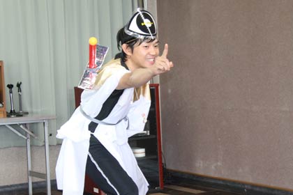 熱演