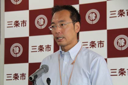10日行われた国定三条市長の定例記者会見
