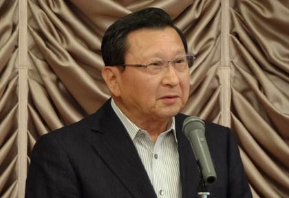 あいさつする加藤会長