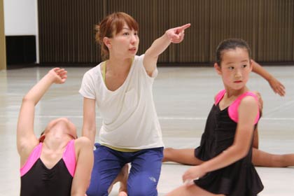 子どもたちを指導する代表の門谷さん