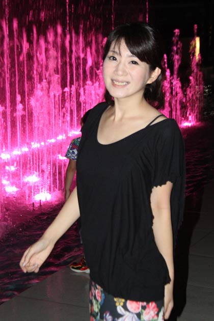 会場のジオ・ワールドビップの噴水に大感激の西村さん