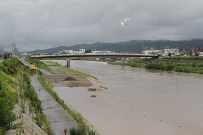 18日夕方、嵐川橋から五十嵐川上流
