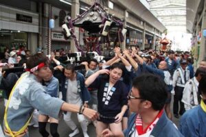 燕1000人みこし