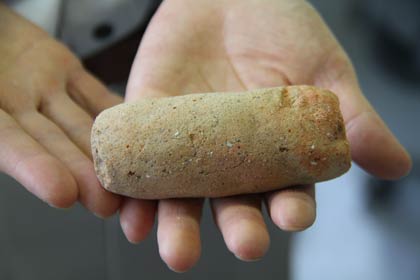 魚を捕る網につけるおもり、土錘