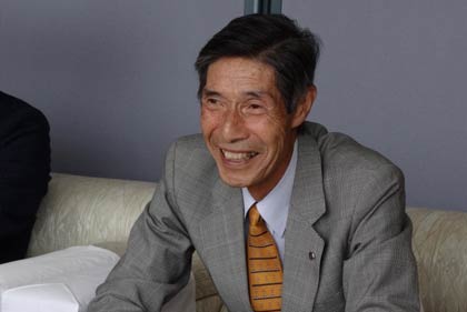 国定市長と懇談する加藤さん