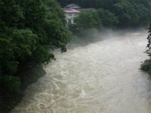 「しただブログ」に掲載された30日午前の五十嵐川上流のようす