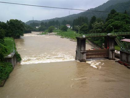「しただブログ」に掲載された30日午前の五十嵐川上流のようす
