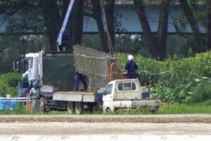 豪雨による信濃川増水で3日の三条夏まつり大花火大会の準備に待った