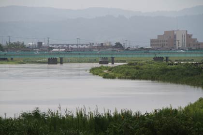 三条市須頃地内から信濃川（1日午前10時54分）