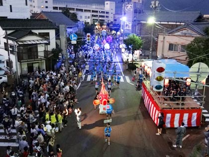 凧と凧ばやし踊りパレード