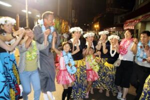 三条夏まつり最終日は三条凧ばやしコラボ、三条総踊り、商店街夜店市、三条夏神輿、そしてフォークダンスで盛り上がる