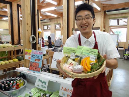  「オープン100日祭」を開いている道の駅「漢学の里」