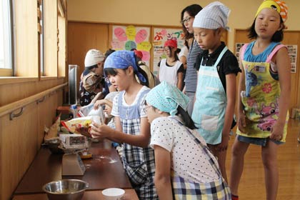 まずは材料の重さをはかってから